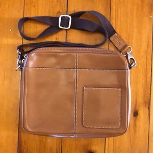 Lodis tablet crossbody